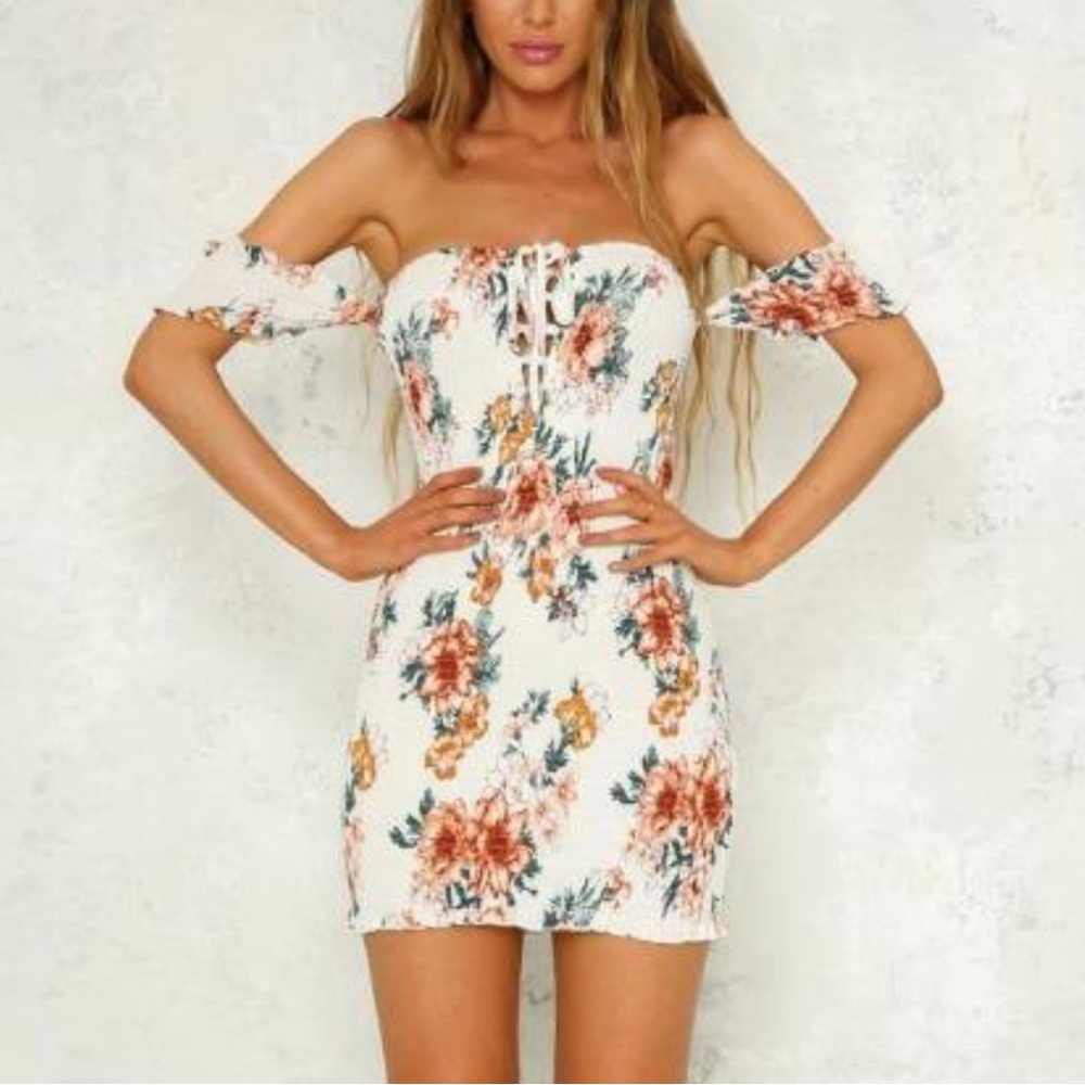 BRAND NEW SMOCKED OFF SHOULDER FLORAL MINI DRESS